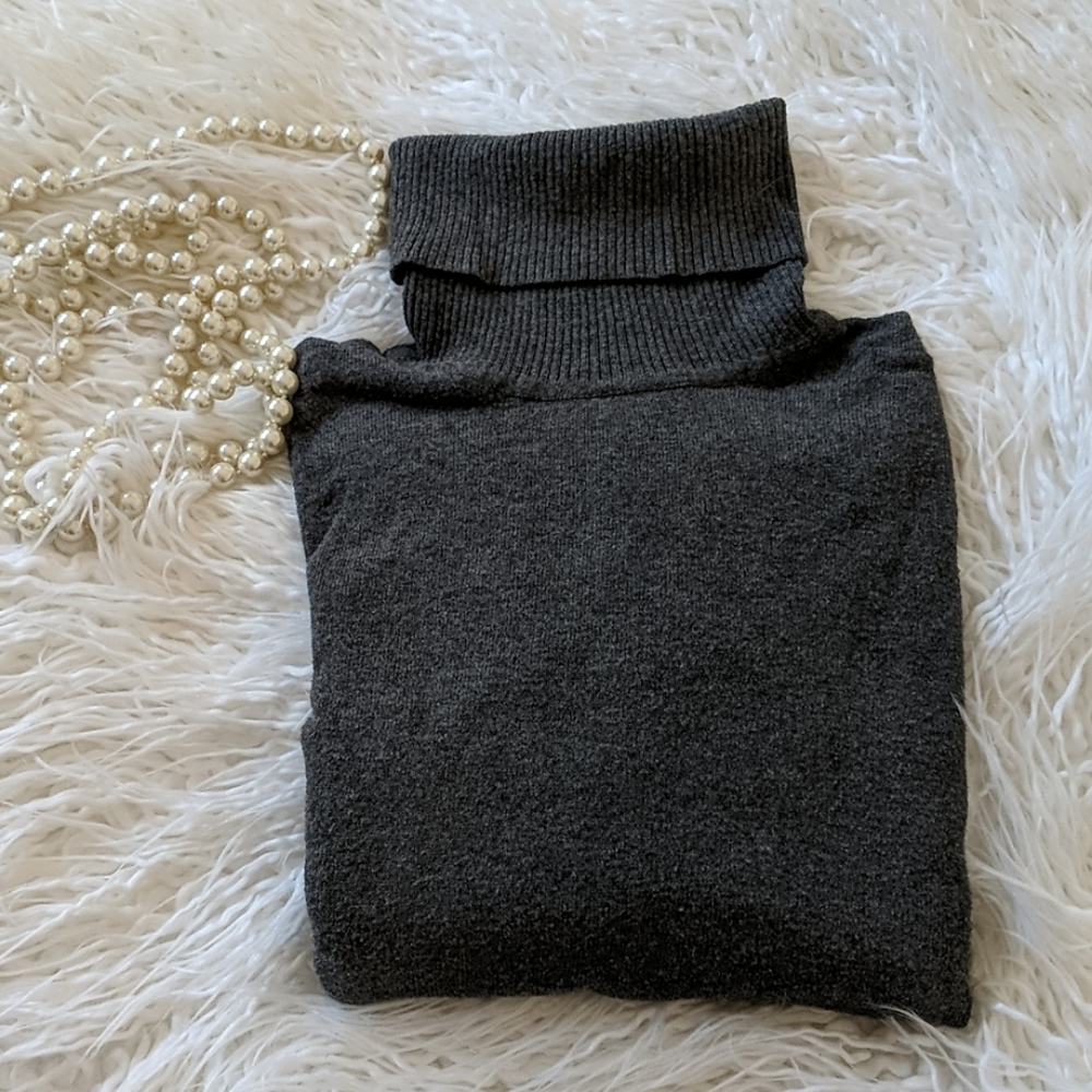 GAP Dark Gray turtleneck Sweater sz Small EUC - Picture 4 of 5